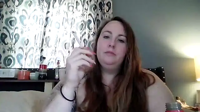 Snapshot of Domimommy420 chatting on November 22, 4:17 pm Domimommy420 online show from November 22, 4:17 pm