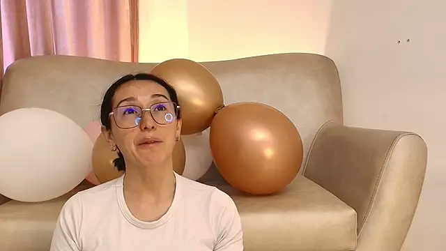 Ginevra esposito online show from April 30, 12:45 pm