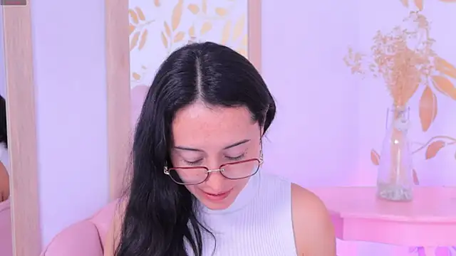 Snapshot of Ginevra_esposito chatting on September 25, 12:33 pm Ginevra esposito online show from September 25, 12:33 pm