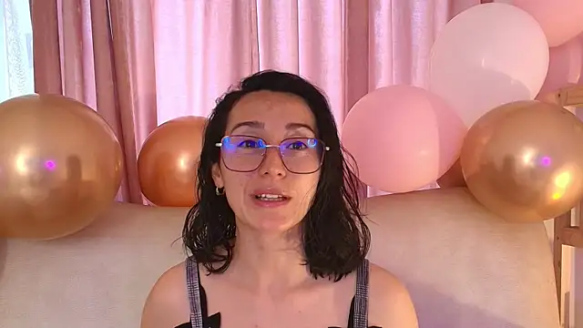 Ginevra esposito online show from April 13, 1:15 pm