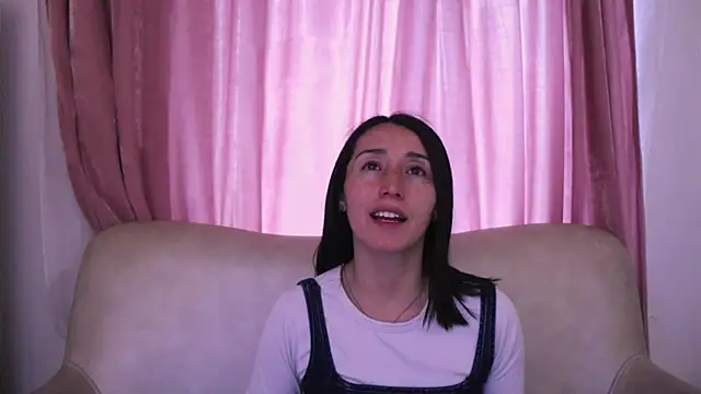 Snapshot of Ginevra_esposito chatting on June 22, 12:46 pm Ginevra esposito online show from June 22, 12:46 pm