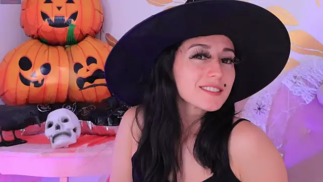 Ginevra esposito online show from October 31, 1:30 pm