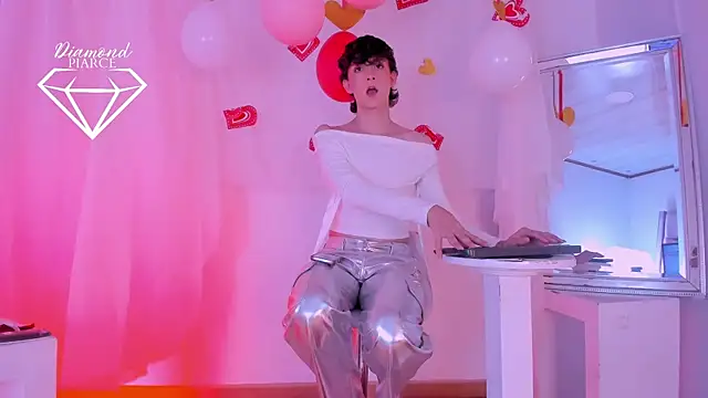 Diamond Piarce online show from February 15, 4:35 am