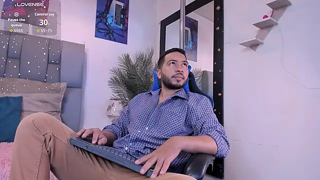 Snapshot of Edahi1386 chatting on September 21, 1:38 pm Edahi1386 online show from September 21, 1:38 pm