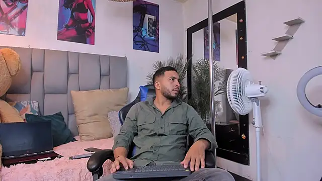 Snapshot of Edahi1386 chatting on September 14, 7:25 pm Edahi1386 online show from September 14, 7:25 pm