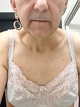 Emily de Carla online show from December 18, 7:35 am