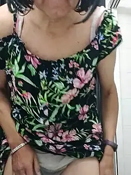 Emily de Carla online show from May 13, 1:51 pm