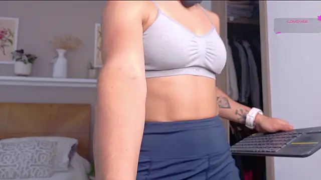 sarah rayy online show from February 19, 8:50 pm