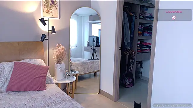 Snapshot of sarah_rayy chatting on November 9, 5:06 pm sarah rayy online show from November 9, 5:06 pm