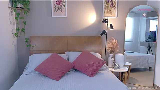 Snapshot of sarah_rayy chatting on November 19, 8:31 pm sarah rayy online show from November 19, 8:31 pm