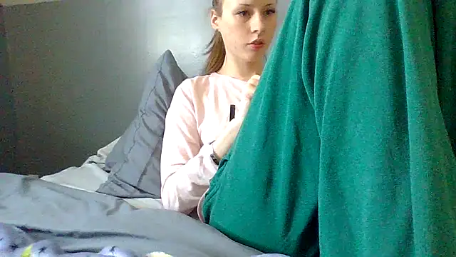 sarah2007 online show from December 4, 6:18 pm