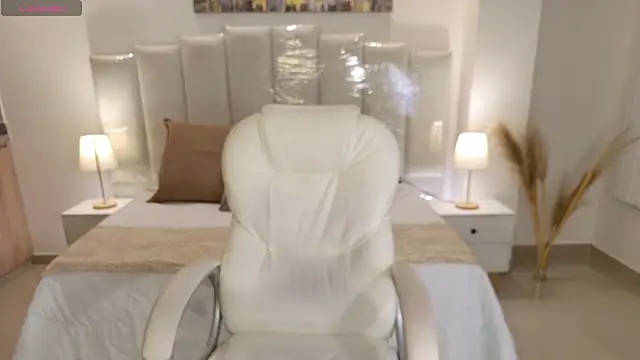 Viictoria jones online show from April 14, 1:10 am