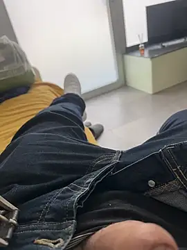 Snapshot of Skizzo6980 chatting on February 26, 12:38 pm Skizzo6980 online show from February 26, 12:38 pm