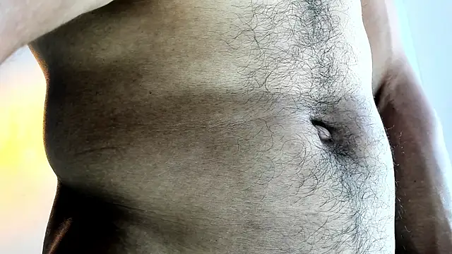 Snapshot of latinhotmuscle chatting on December 22, 2:33 am latinhotmuscle online show from December 22, 2:33 am