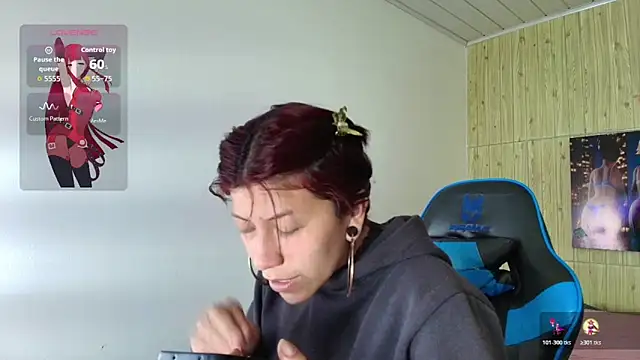 Raven Rouge  online show from November 28, 1:00 pm