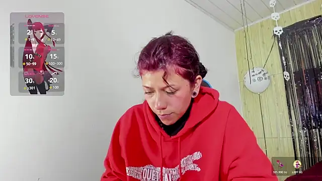 Raven Rouge  online show from November 3, 11:30 pm