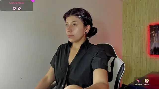 Raven Rouge  online show from February 3, 8:25 pm