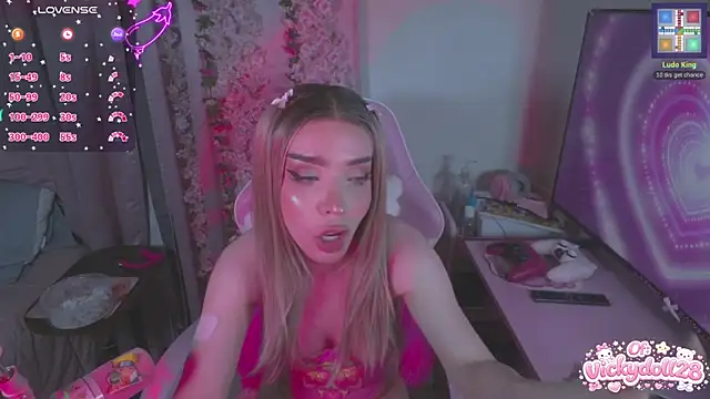 victoriabb28 online show from April 24, 3:08 am