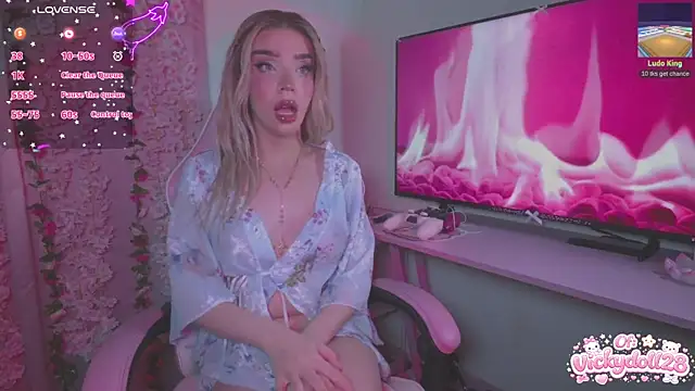 victoriabb28 online show from May 10, 3:32 am