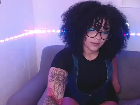 Snapshot of Darkflama1 chatting on February 8, 10:51 pm Darkflama1 online show from February 8, 10:51 pm