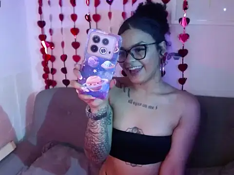 Snapshot of Darkflama1 chatting on February 19, 12:29 am Darkflama1 online show from February 19, 12:29 am