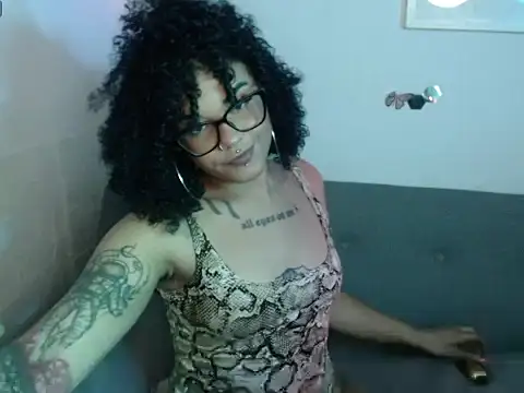Snapshot of Darkflama1 chatting on February 13, 11:38 pm Darkflama1 online show from February 13, 11:38 pm
