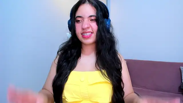 Nicol Chang online show from November 14, 8:45 pm