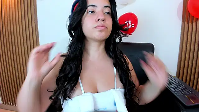 Nicol Chang online show from February 17, 8:06 pm