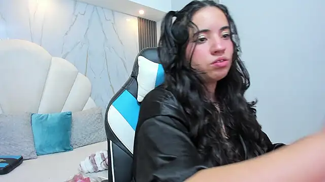 Nicol Chang online show from February 19, 1:30 pm