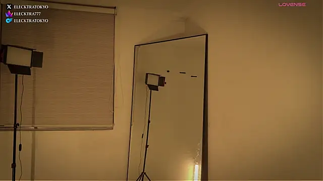 Snapshot of alexxatokyo chatting on November 28, 12:55 am alexxatokyo online show from November 28, 12:55 am