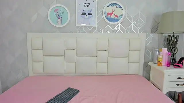 naia cox online show from April 5, 3:46 am