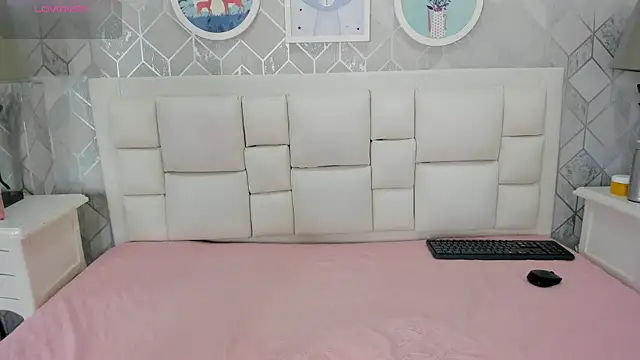 naia cox online show from January 7, 3:44 am