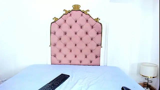 Snapshot of naia_cox chatting on February 1, 3:49 am naia cox online show from February 1, 3:49 am