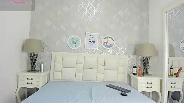 naia cox online show from March 21, 3:52 am