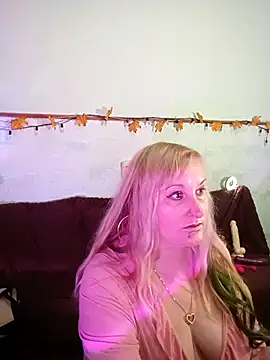 Snapshot of XHelenaX90 chatting on November 13, 8:13 pm XHelenaX90 online show from November 13, 8:13 pm