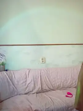 Snapshot of XHelenaX90 chatting on February 20, 9:33 am XHelenaX90 online show from February 20, 9:33 am