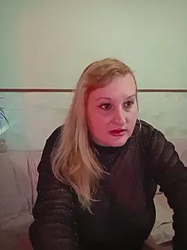 Snapshot of XHelenaX90 chatting on February 26, 7:14 pm XHelenaX90 online show from February 26, 7:14 pm