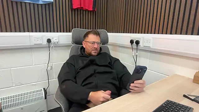 bilf1978 online show from February 26, 7:52 am