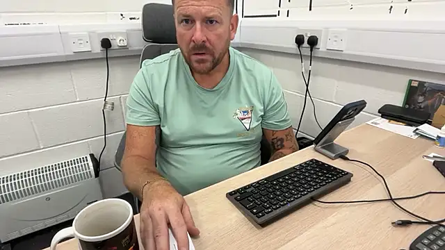 bilf1978 online show from August 7, 6:19 am