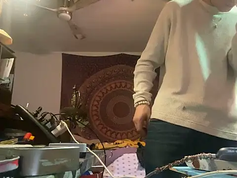 XanderOzzz online show from November 22, 9:30 am