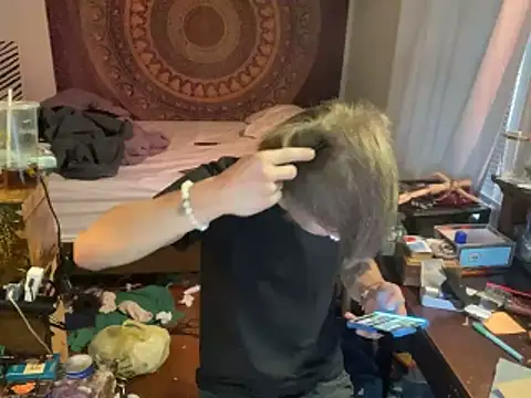 XanderOzzz online show from November 7, 2:10 pm