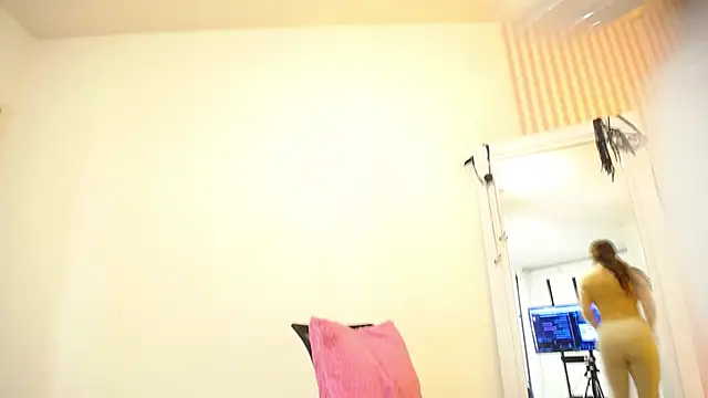 ViictoriaJones  online show from November 27, 4:07 pm