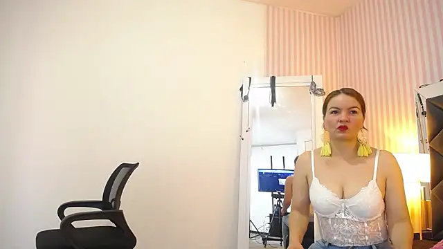 ViictoriaJones  online show from December 18, 12:31 pm