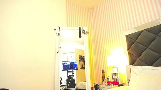 ViictoriaJones  online show from November 26, 2:06 pm