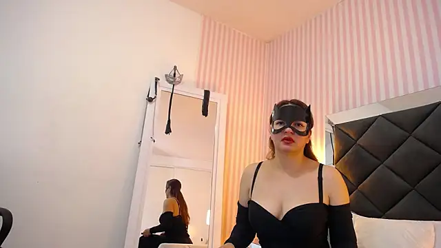 ViictoriaJones  online show from October 31, 1:41 pm