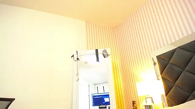 ViictoriaJones  online show from December 1, 12:17 pm