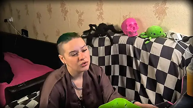 NeonNectar  online show from November 30, 5:03 pm