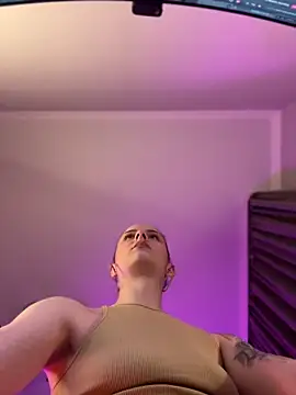 Snapshot of bigJuicyPussy chatting on February 22, 1:57 pm bigJuicyPussy online show from February 22, 1:57 pm