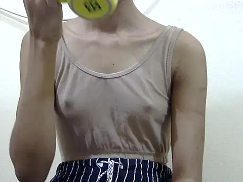 smallcuute online show from December 15, 8:58 pm