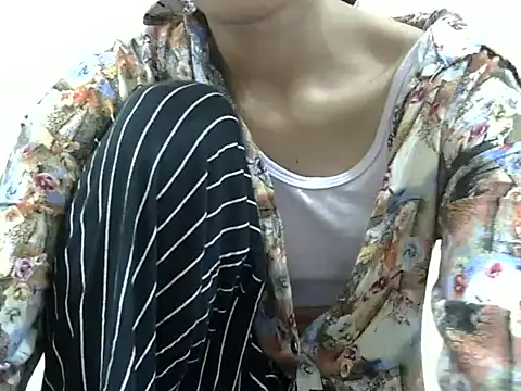 smallcuute online show from November 24, 8:31 pm